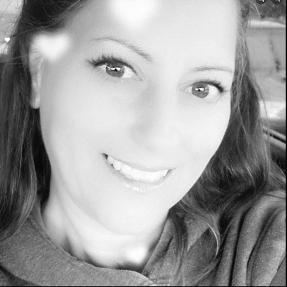 Meet your Posher, Beth - Picture 2 of 5